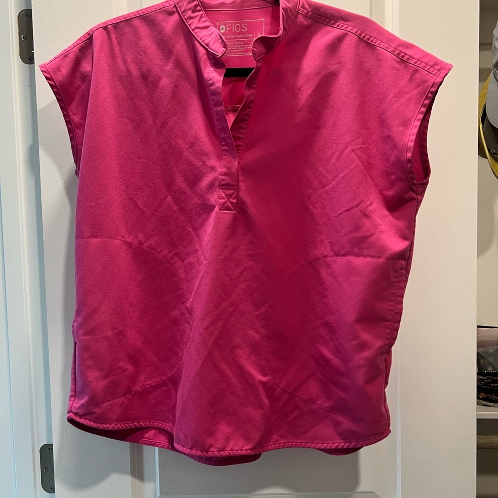 Figs Women's Pink Scrub Set